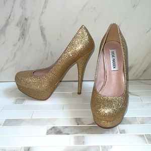 Steve Madden Gold Glitter Pumps Size 6